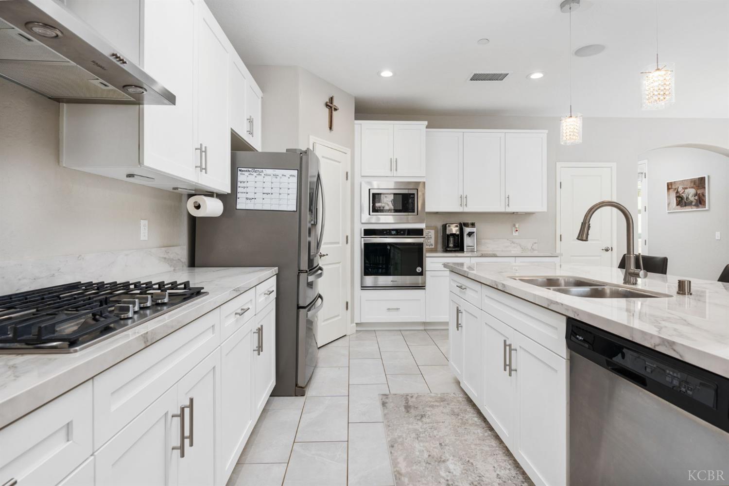 2124 Cortner St, Hanford, CA 93230