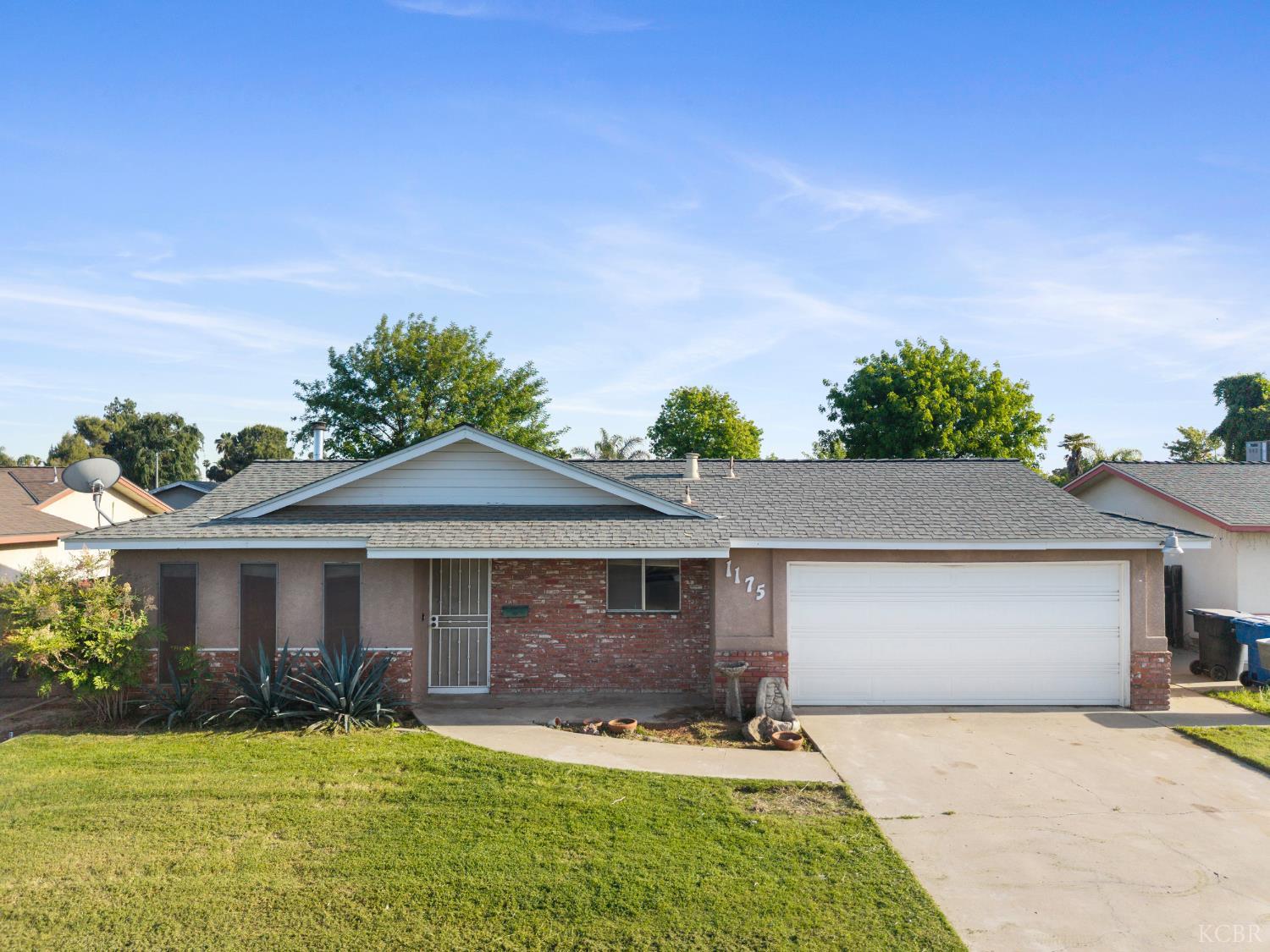 1175 Levich Cir, Hanford, CA 93230