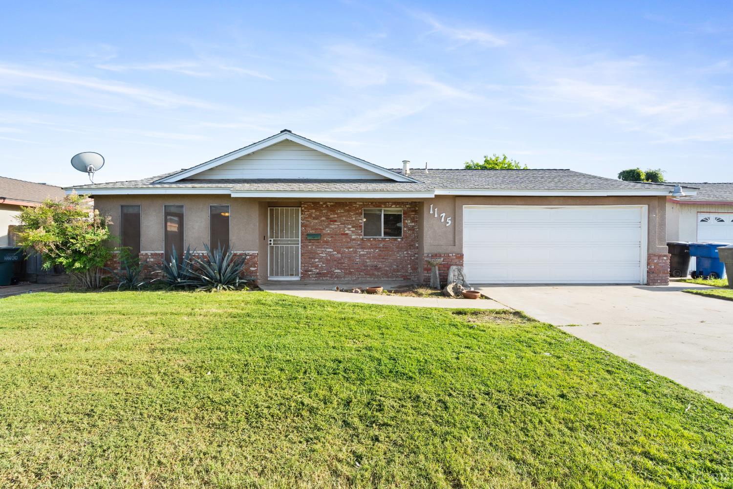 1175 Levich Cir, Hanford, CA 93230