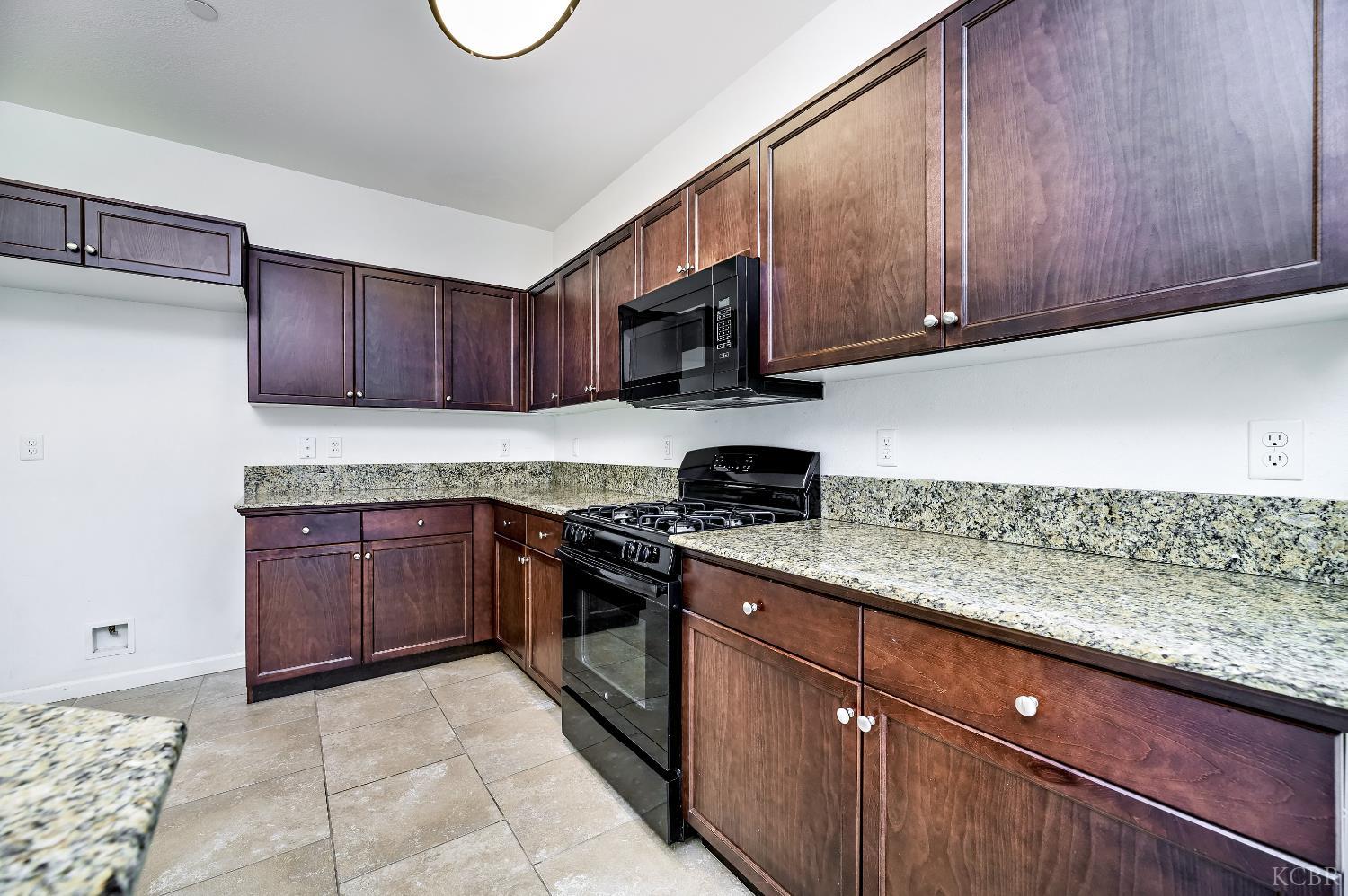 2444 Chardonnay Pl, Hanford, CA 93230