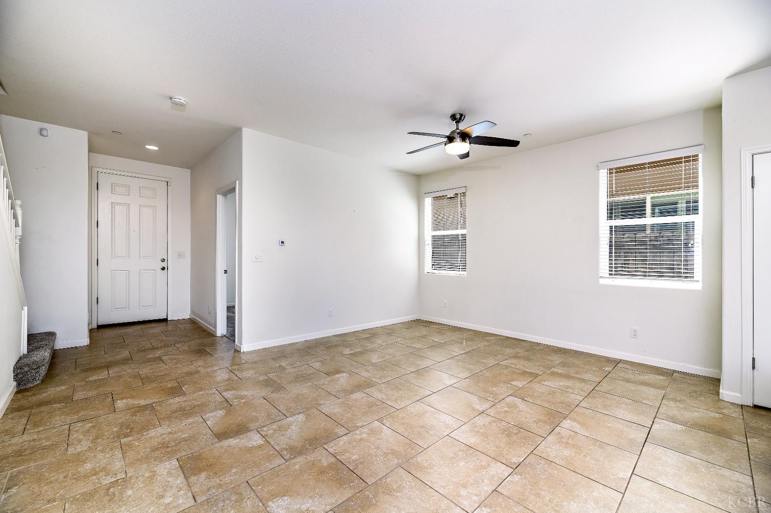 2444 Chardonnay Pl, Hanford, CA 93230