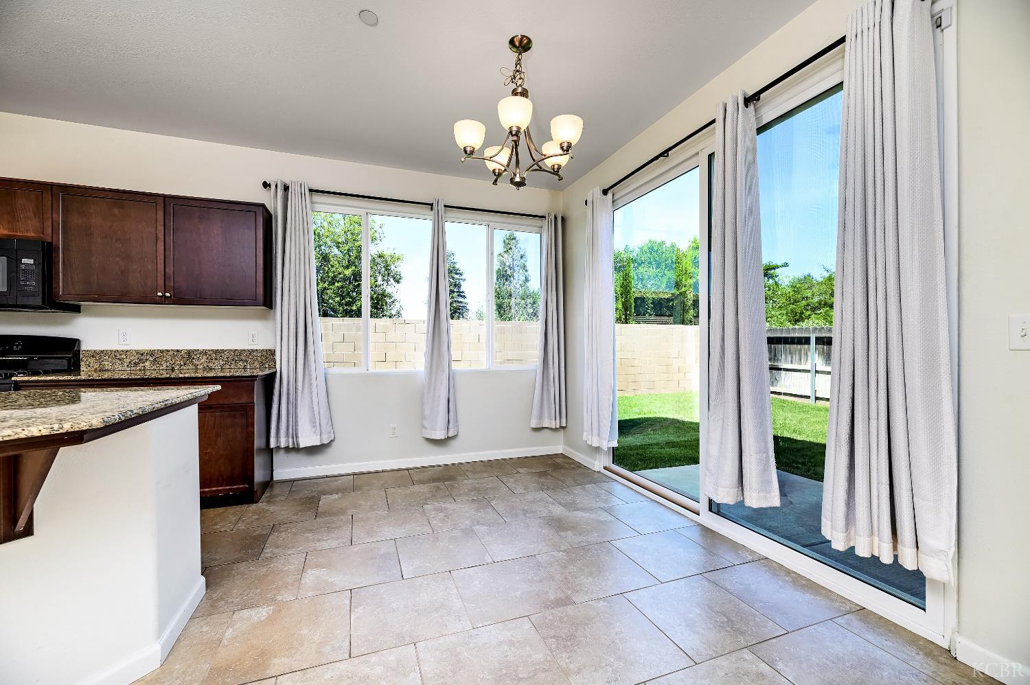 2444 Chardonnay Pl, Hanford, CA 93230