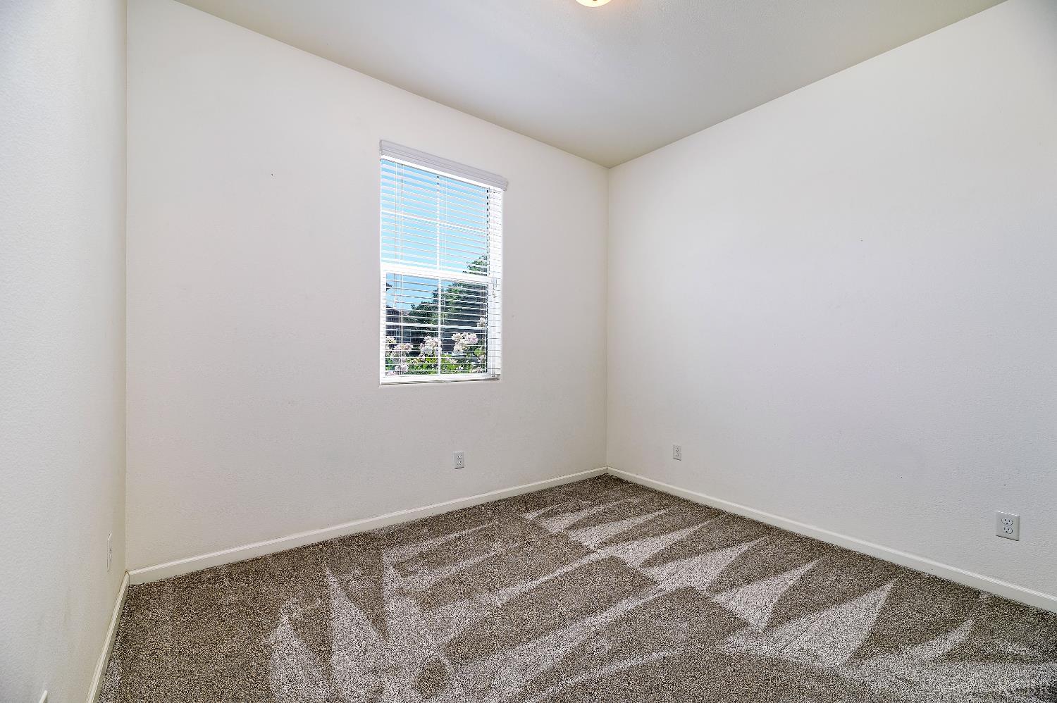 2444 Chardonnay Pl, Hanford, CA 93230