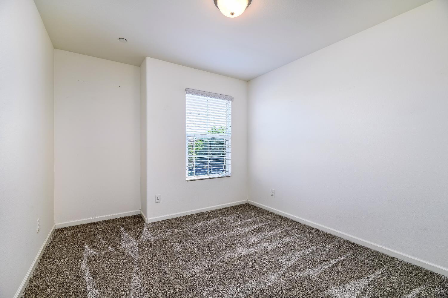 2444 Chardonnay Pl, Hanford, CA 93230