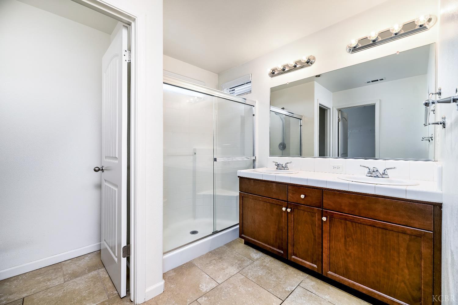 2444 Chardonnay Pl, Hanford, CA 93230