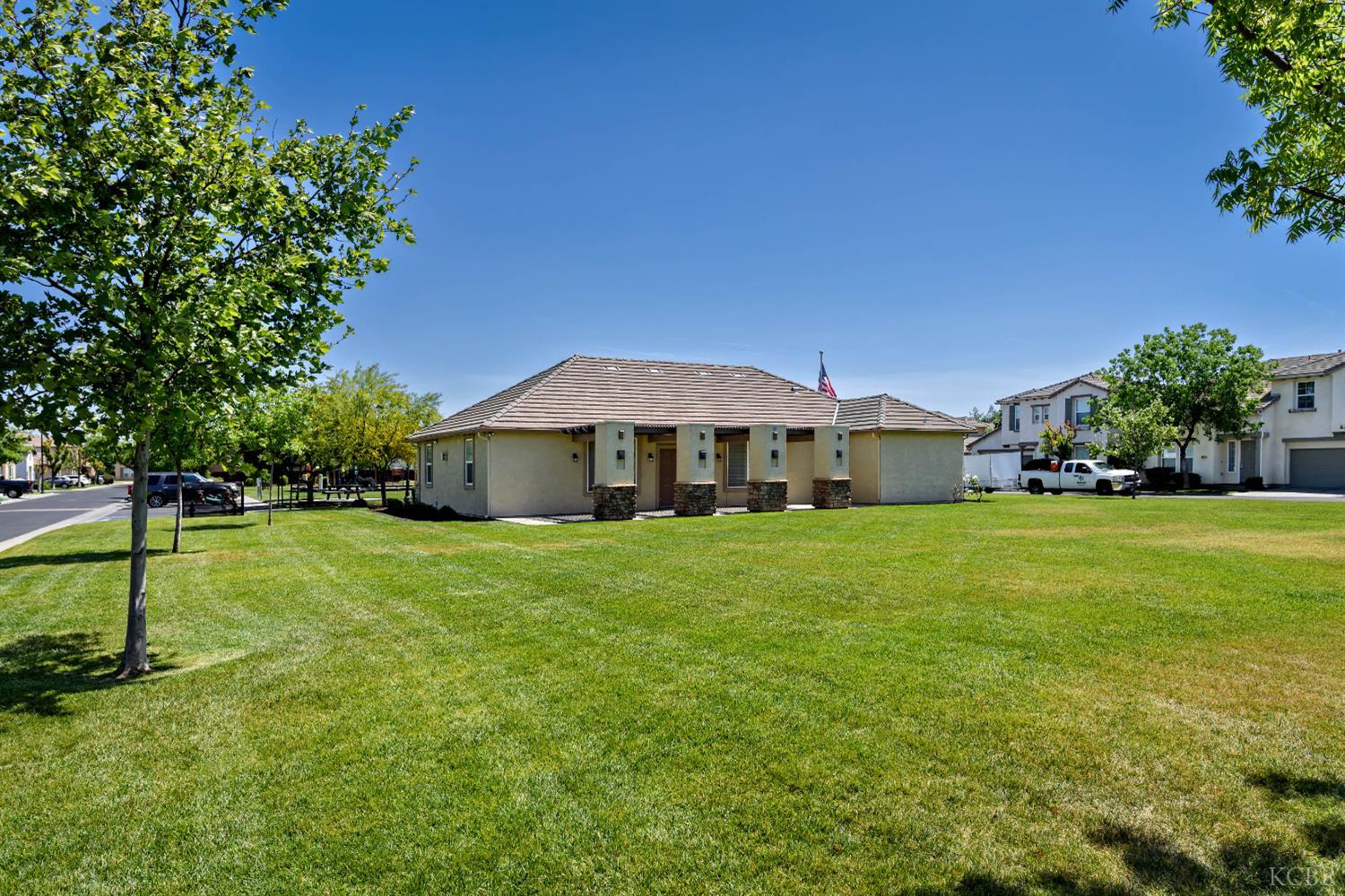 2444 Chardonnay Pl, Hanford, CA 93230