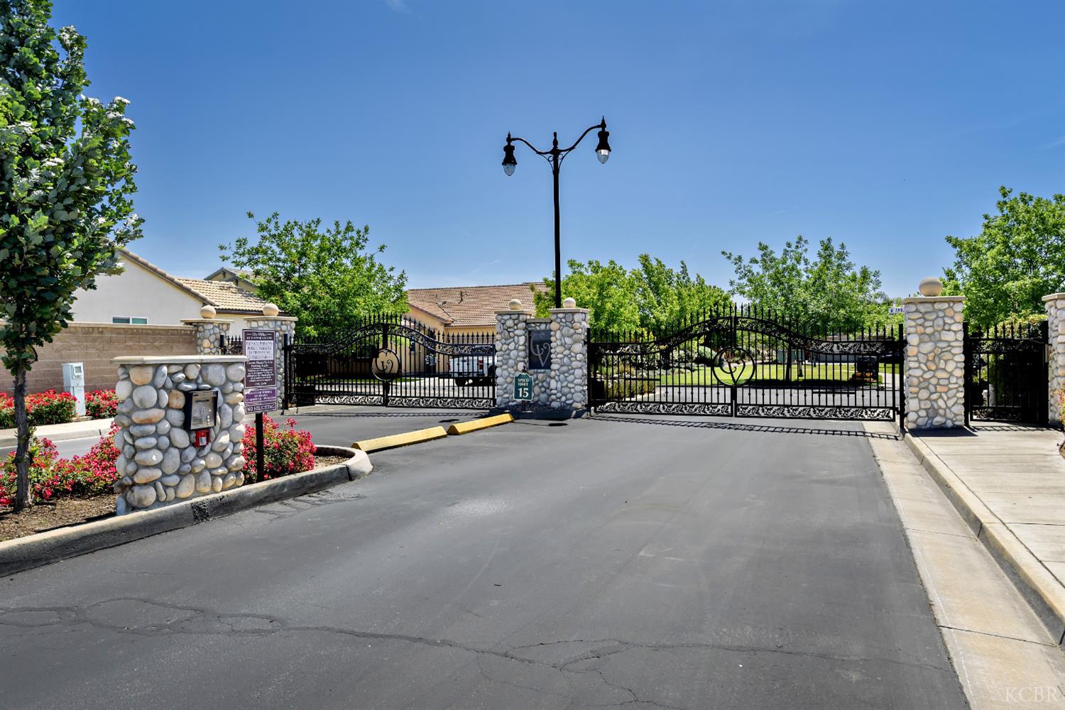 2444 Chardonnay Pl, Hanford, CA 93230