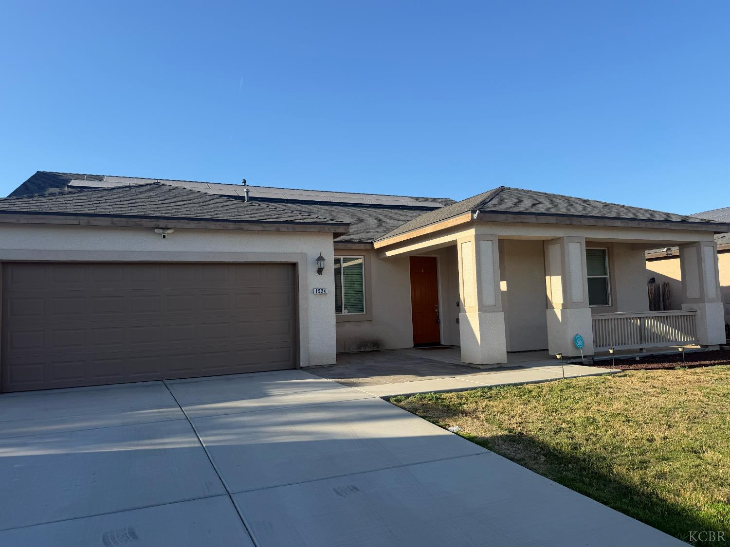 1524 W Manor Ct, Hanford, CA 93230