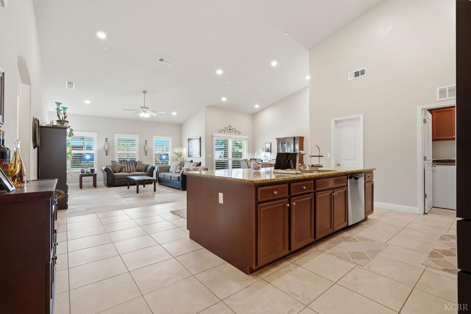 2106 W Bryman St, Hanford, CA 93230