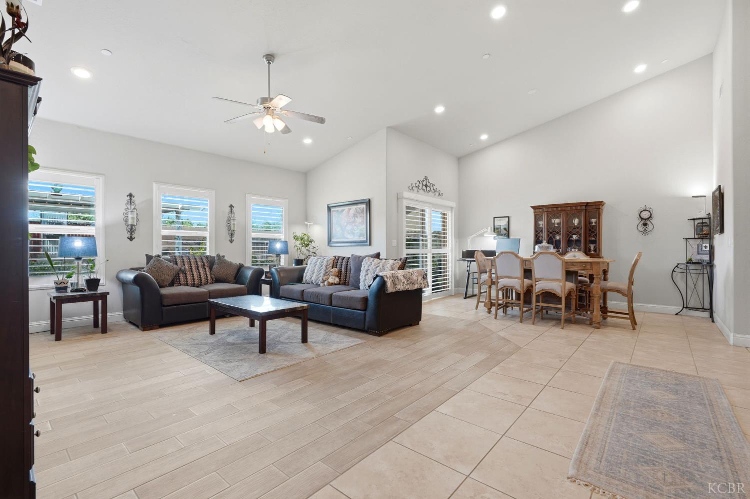 2106 W Bryman St, Hanford, CA 93230