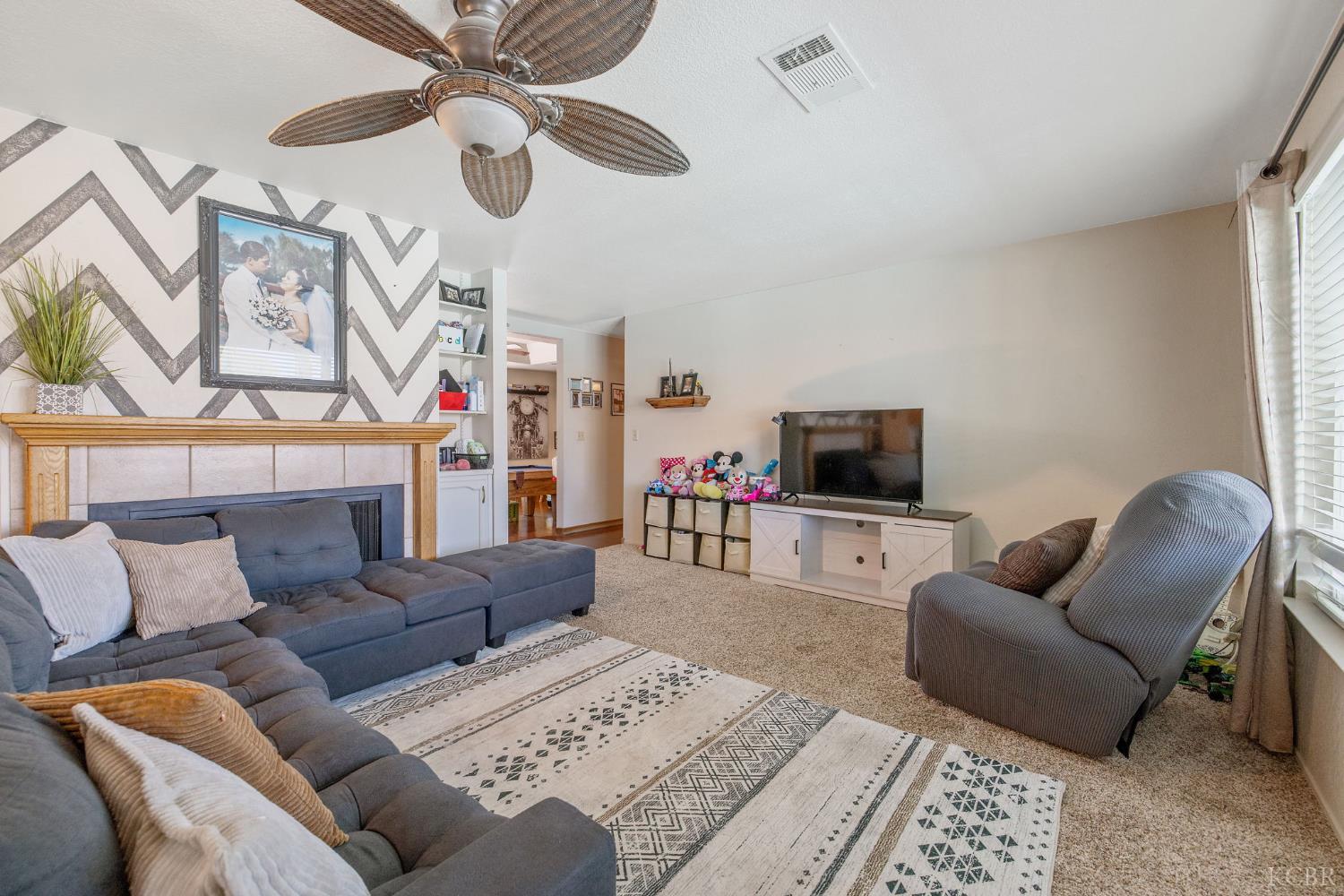 406 Cedar St, Hanford, CA 93230