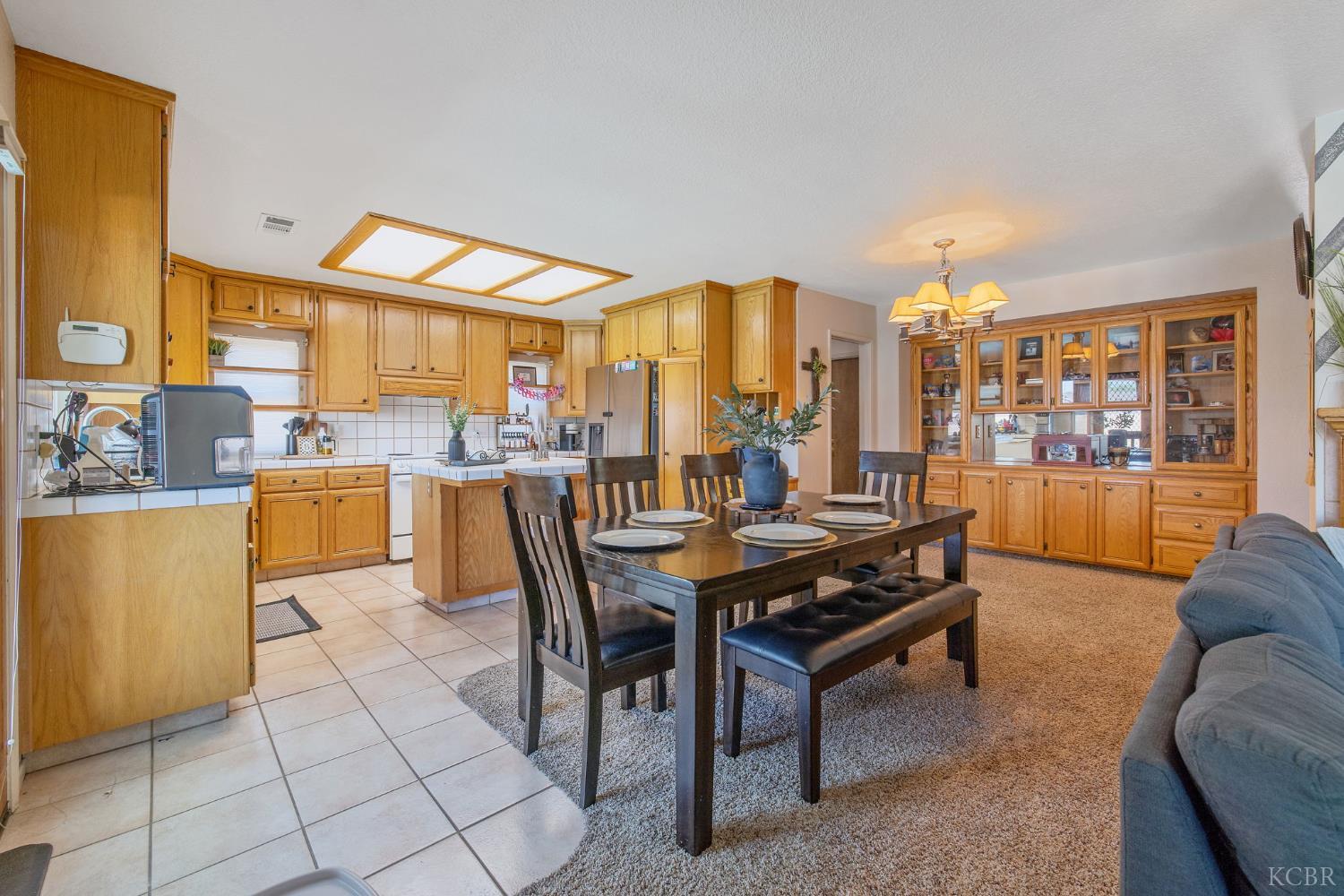 406 Cedar St, Hanford, CA 93230