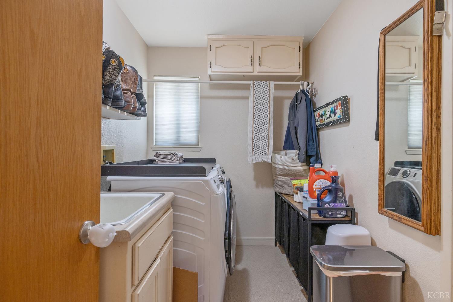 406 Cedar St, Hanford, CA 93230