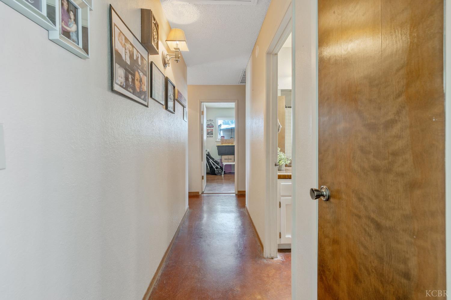 406 Cedar St, Hanford, CA 93230