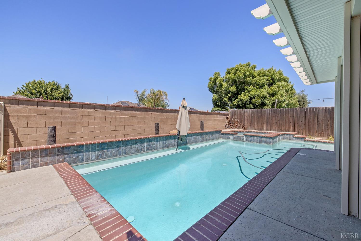 406 Cedar St, Hanford, CA 93230