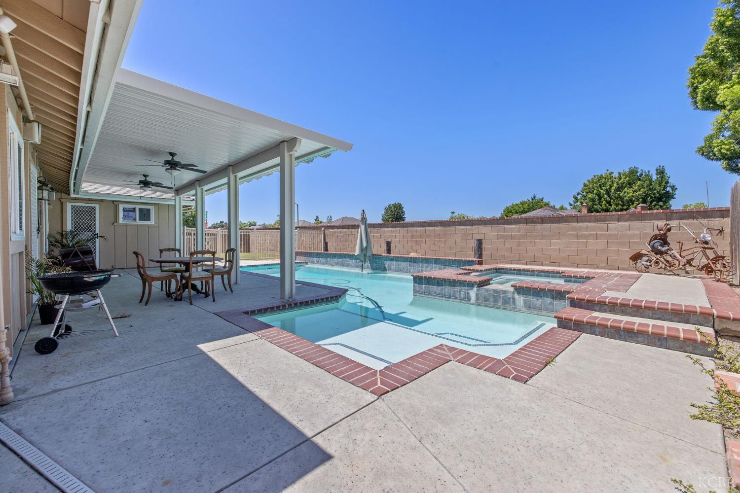 406 Cedar St, Hanford, CA 93230