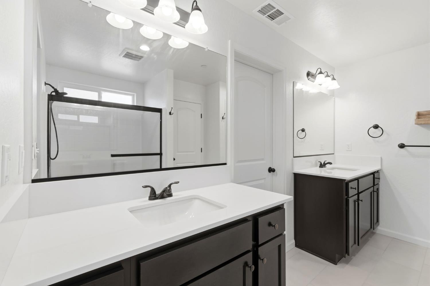 2045 W Chianti Way, Hanford, CA 93230