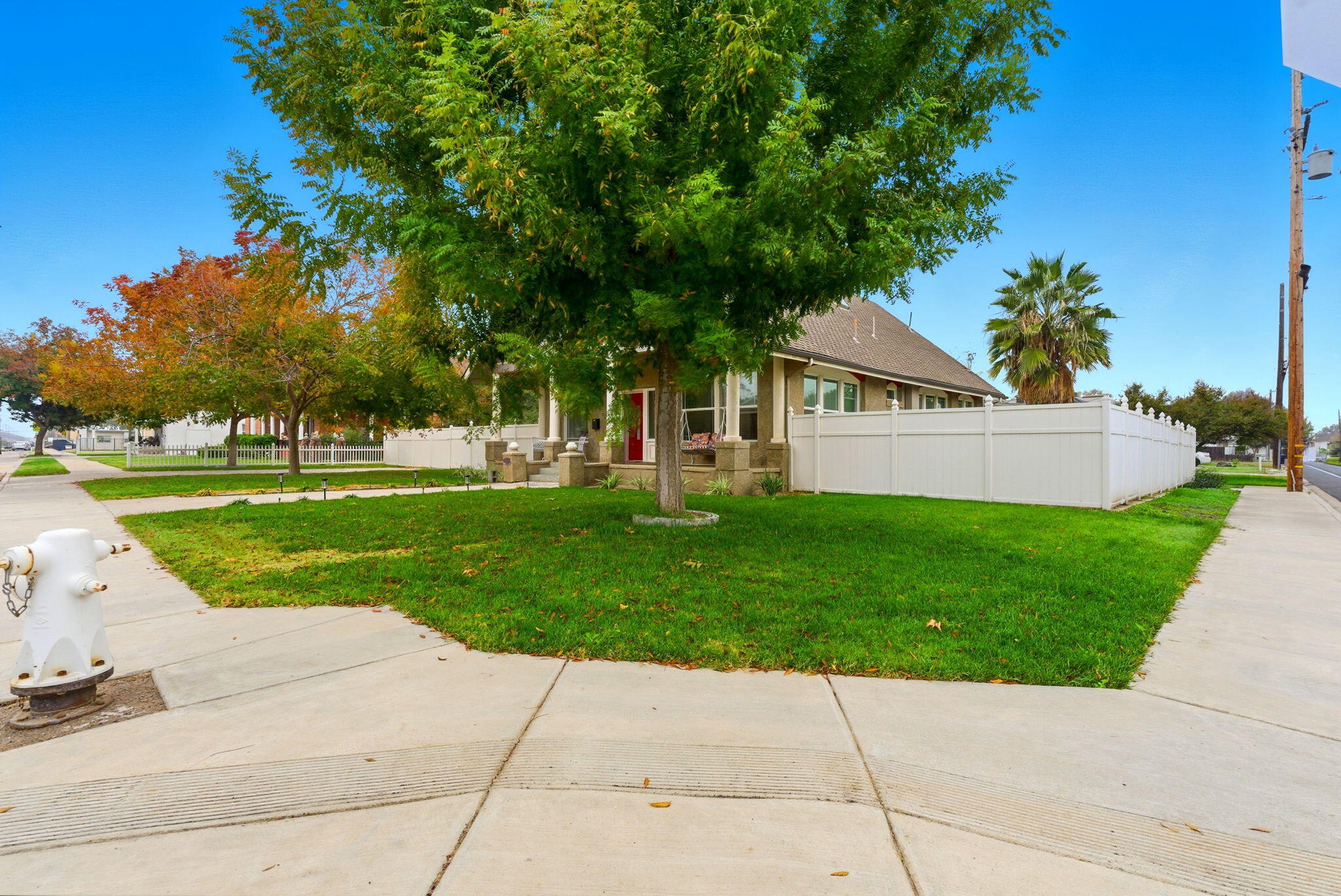 1250 N Harris St, Hanford, CA 93230