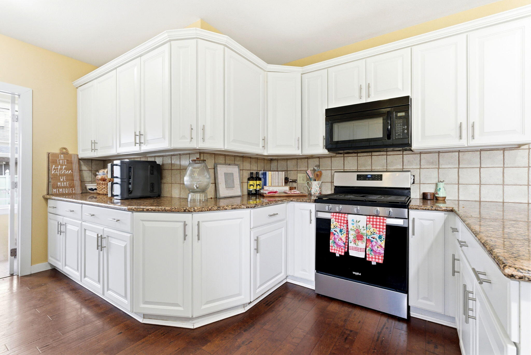 1250 N Harris St, Hanford, CA 93230