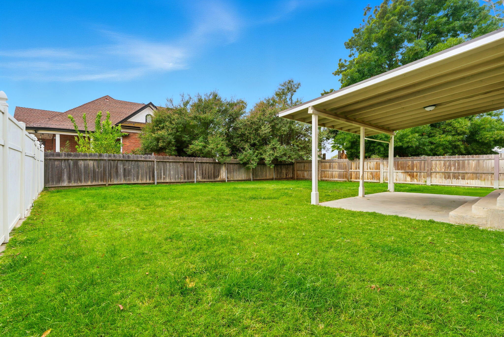 1250 N Harris St, Hanford, CA 93230