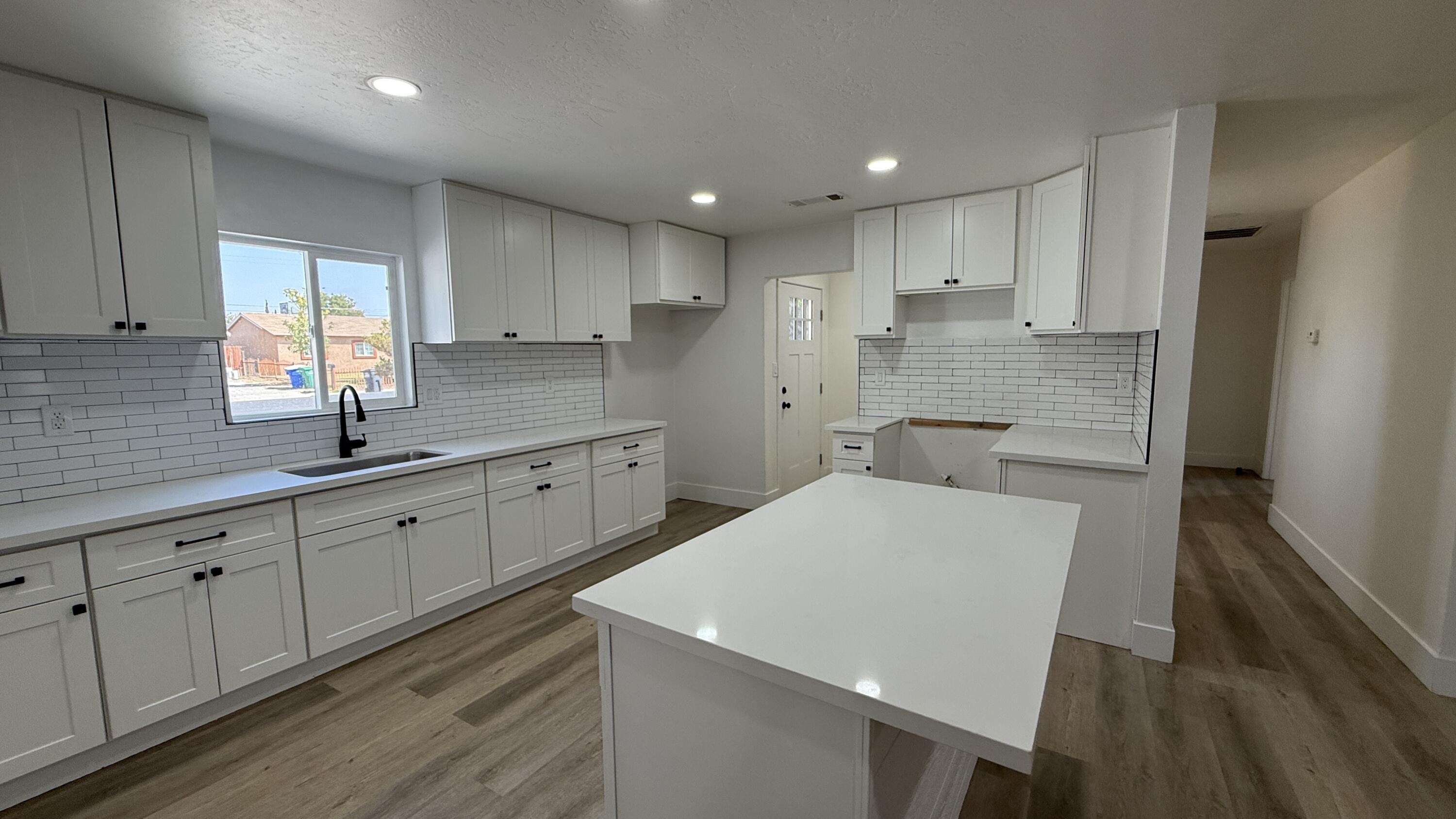 10811 Abby Ln, Hanford, CA 93230