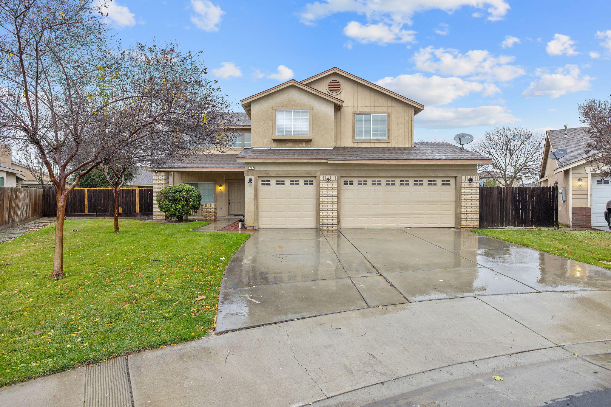 3232 N Zion Cir, Hanford, CA 93230