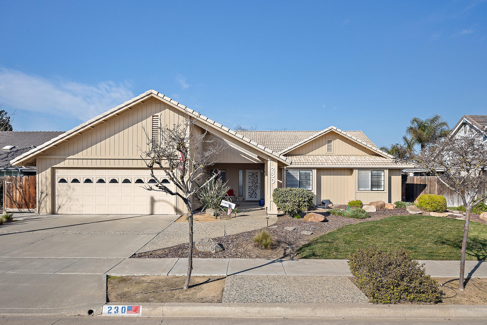 230 W Ash Ave, Hanford, CA 93230