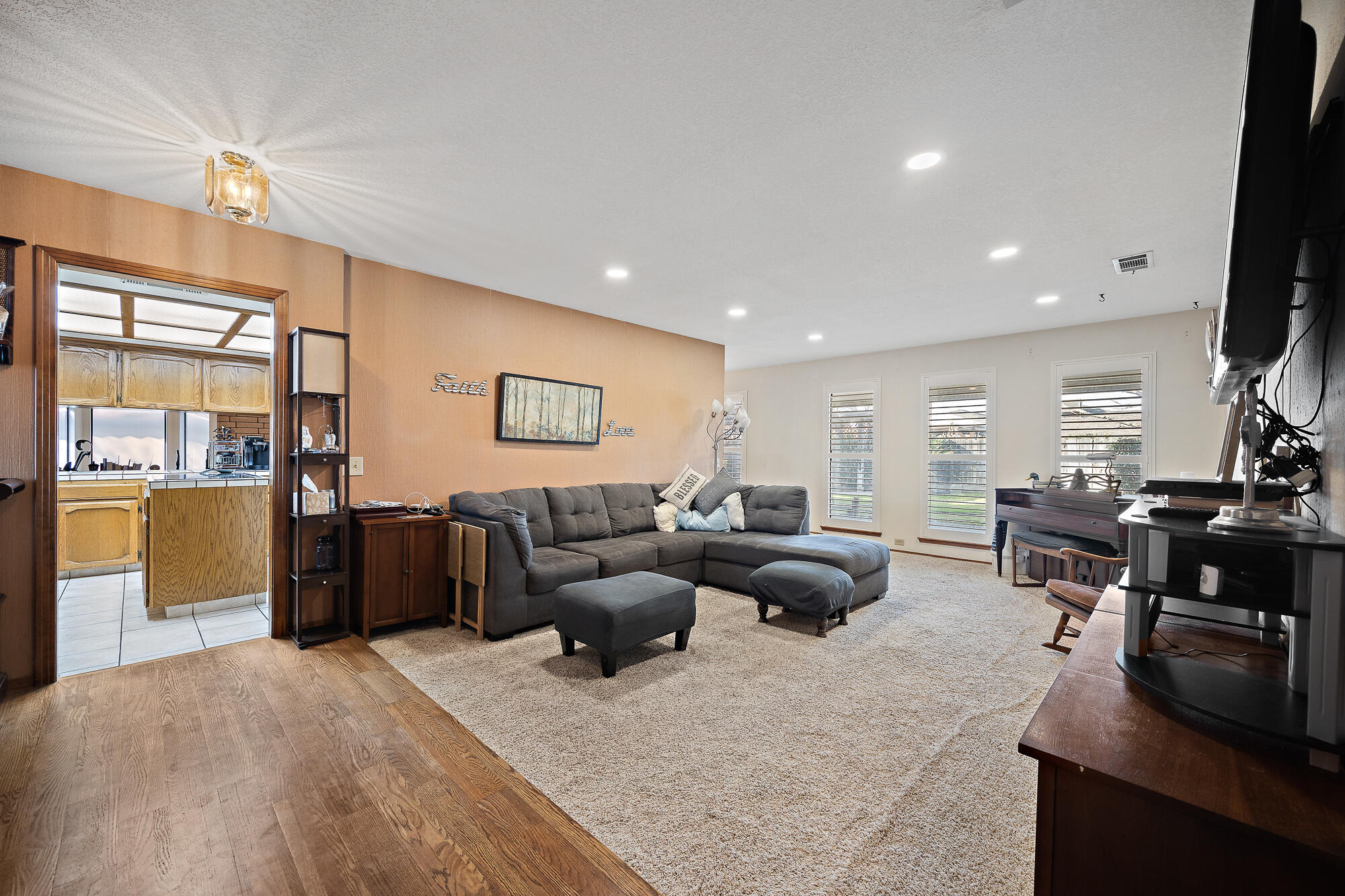 230 W Ash Ave, Hanford, CA 93230