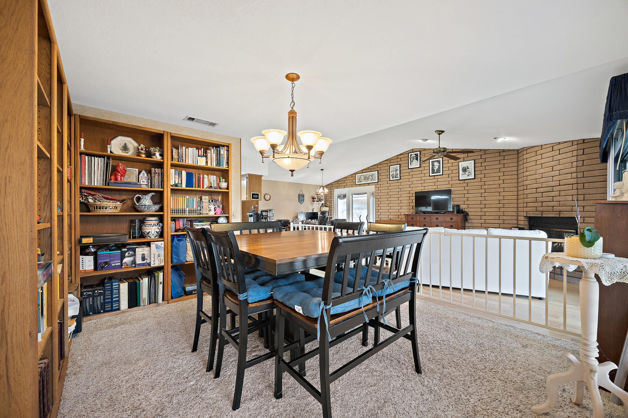 230 W Ash Ave, Hanford, CA 93230