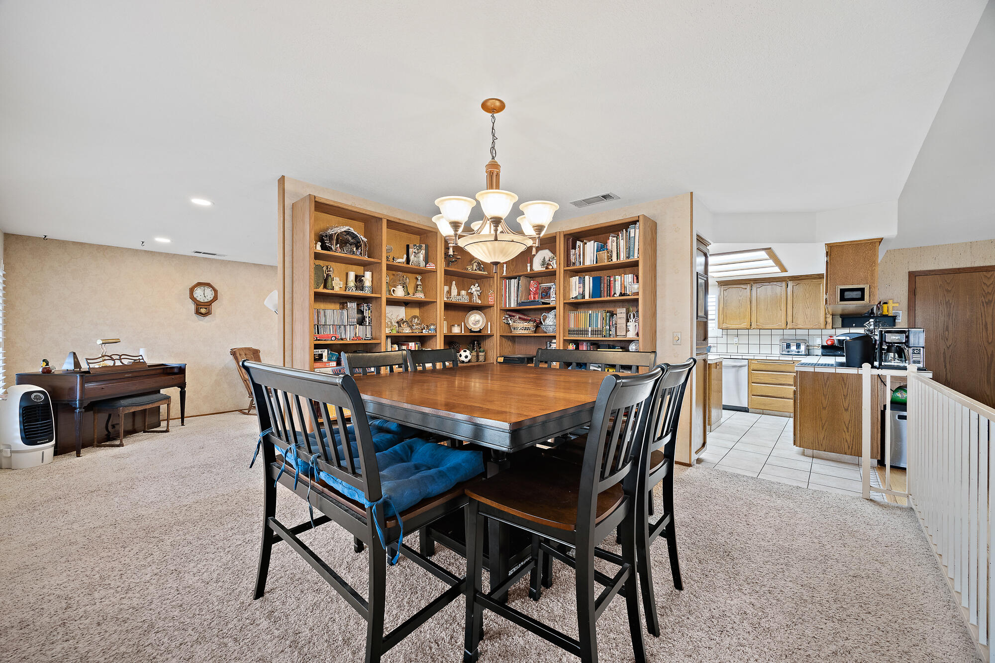 230 W Ash Ave, Hanford, CA 93230