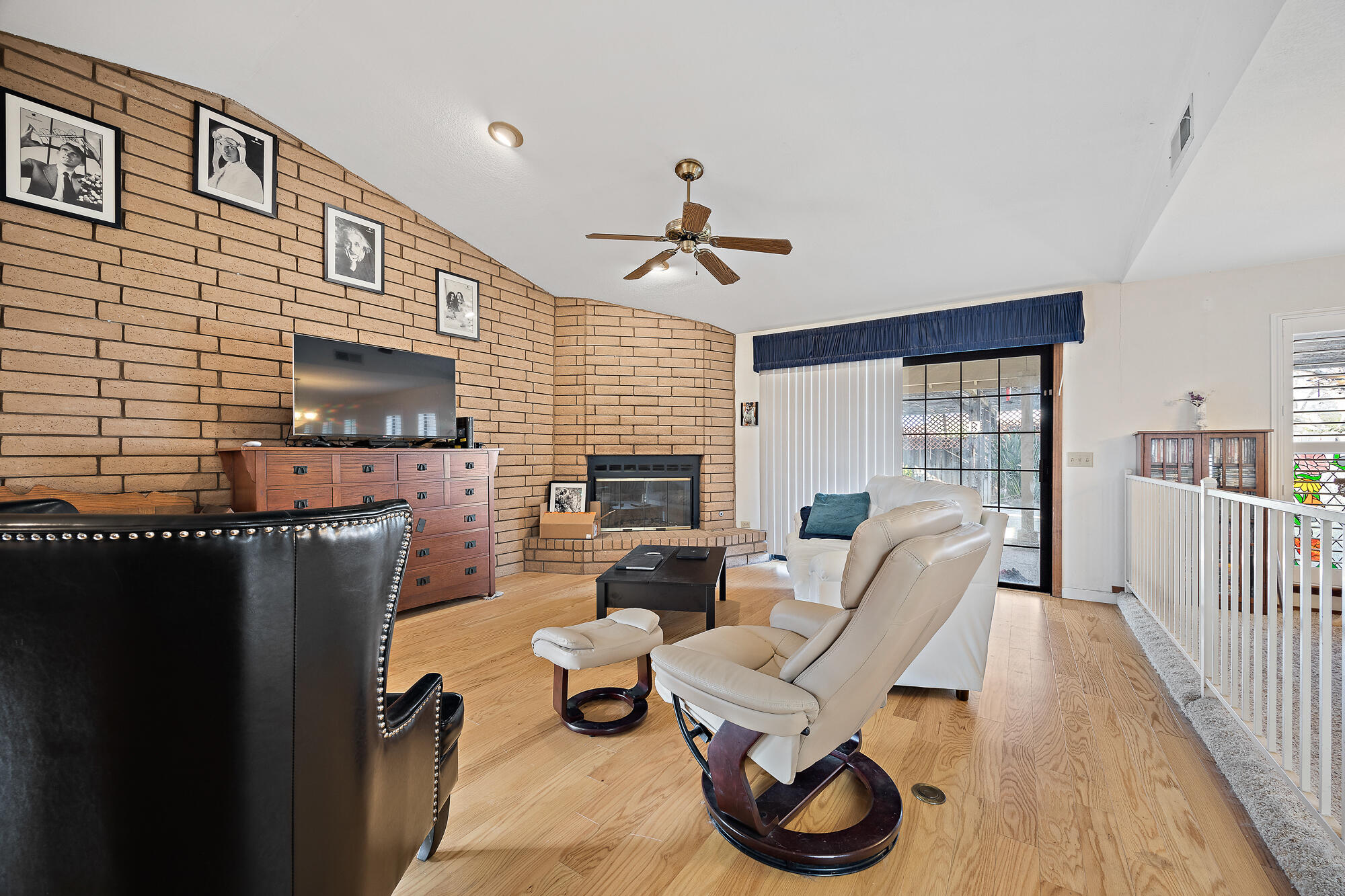 230 W Ash Ave, Hanford, CA 93230