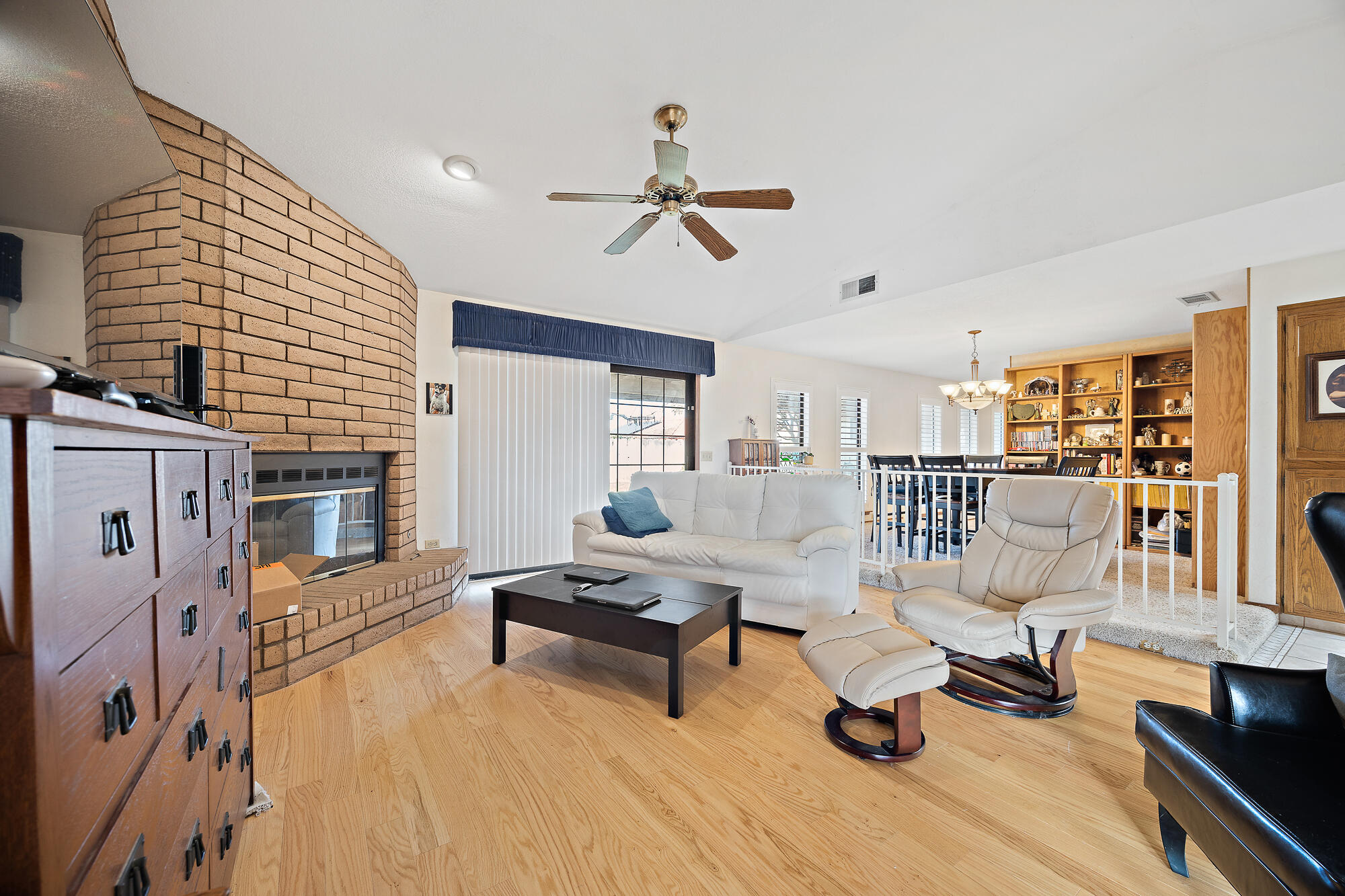 230 W Ash Ave, Hanford, CA 93230