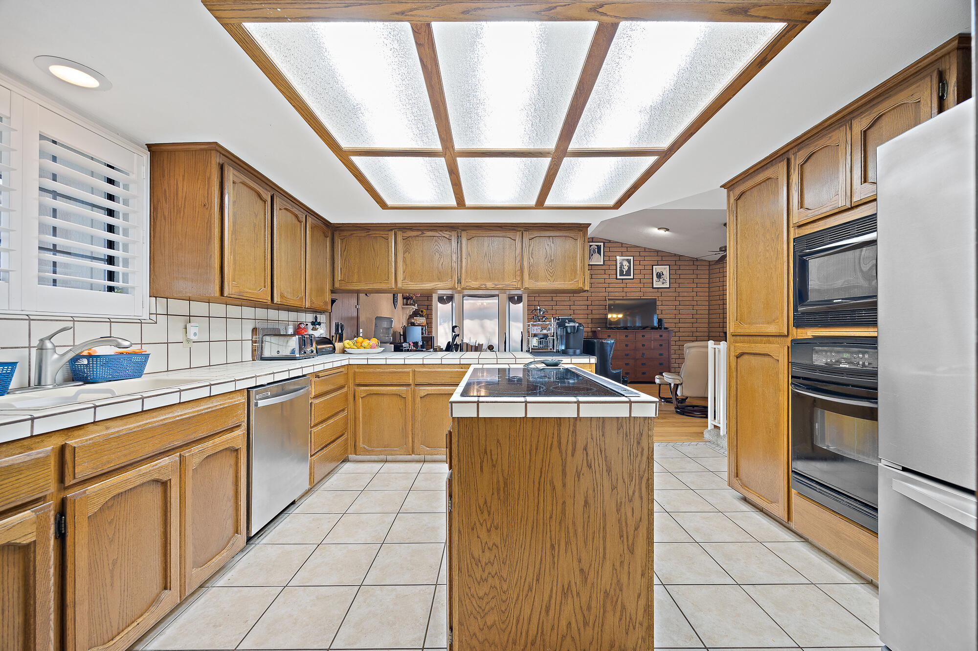 230 W Ash Ave, Hanford, CA 93230