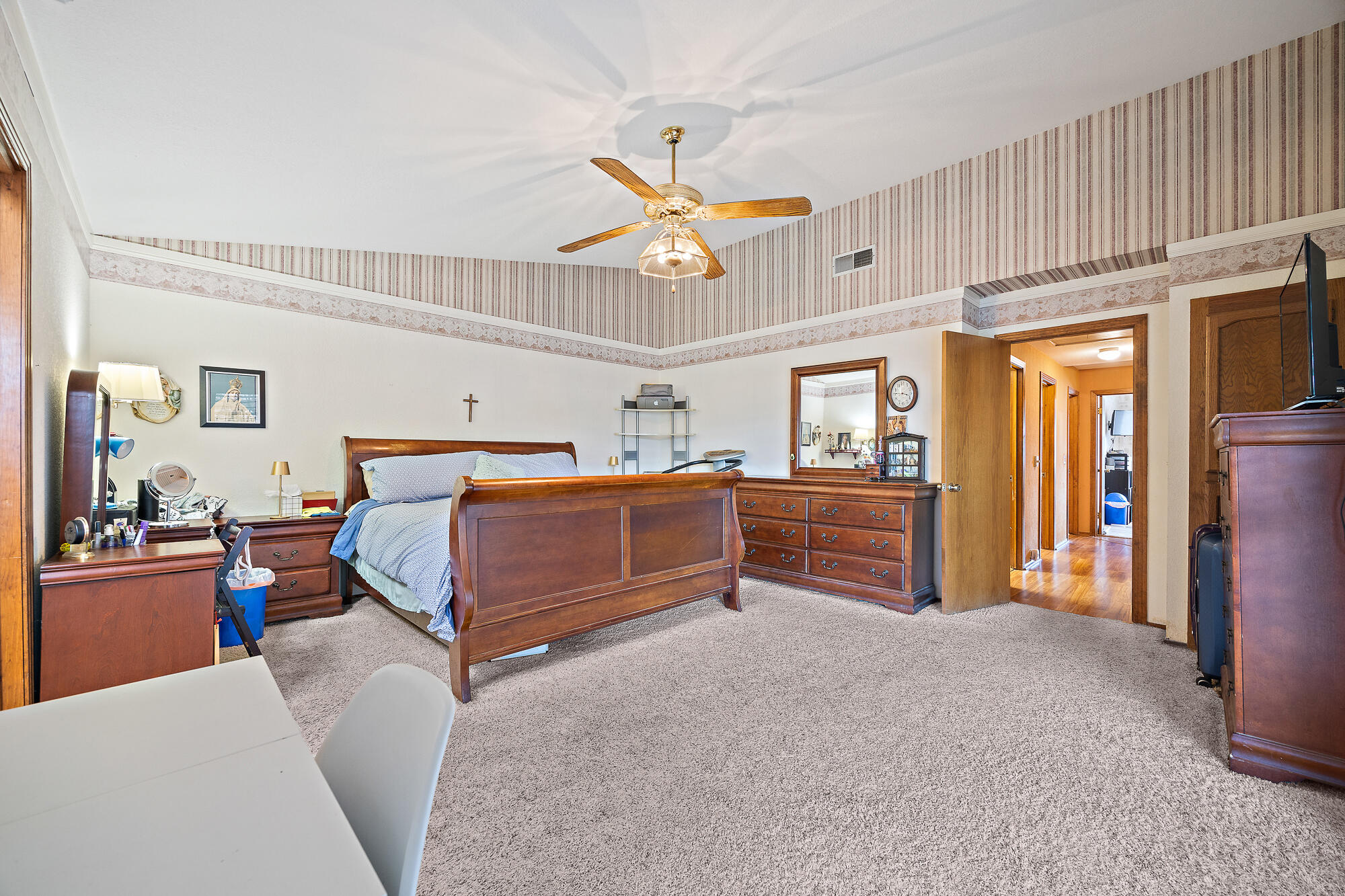 230 W Ash Ave, Hanford, CA 93230