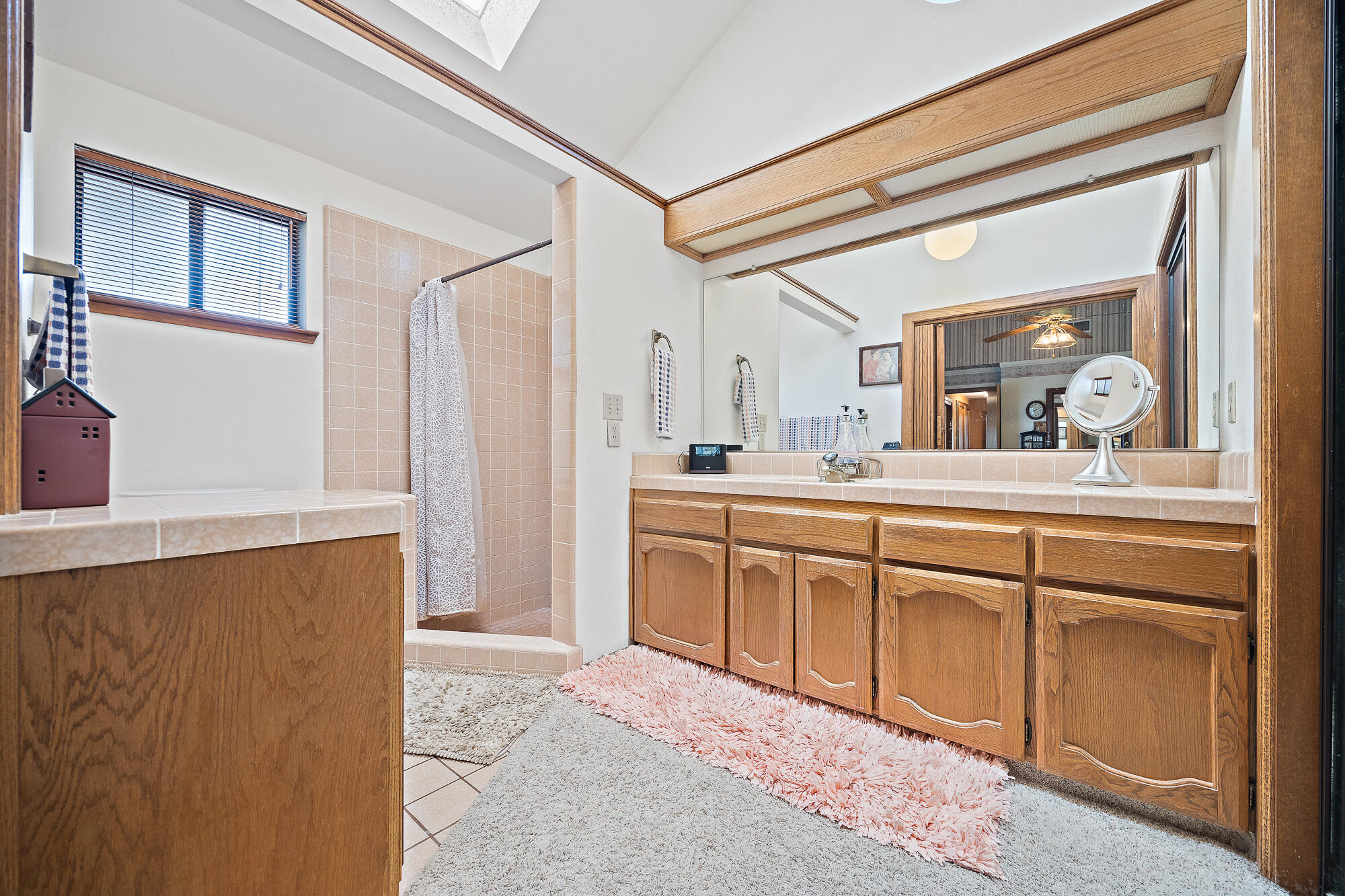 230 W Ash Ave, Hanford, CA 93230