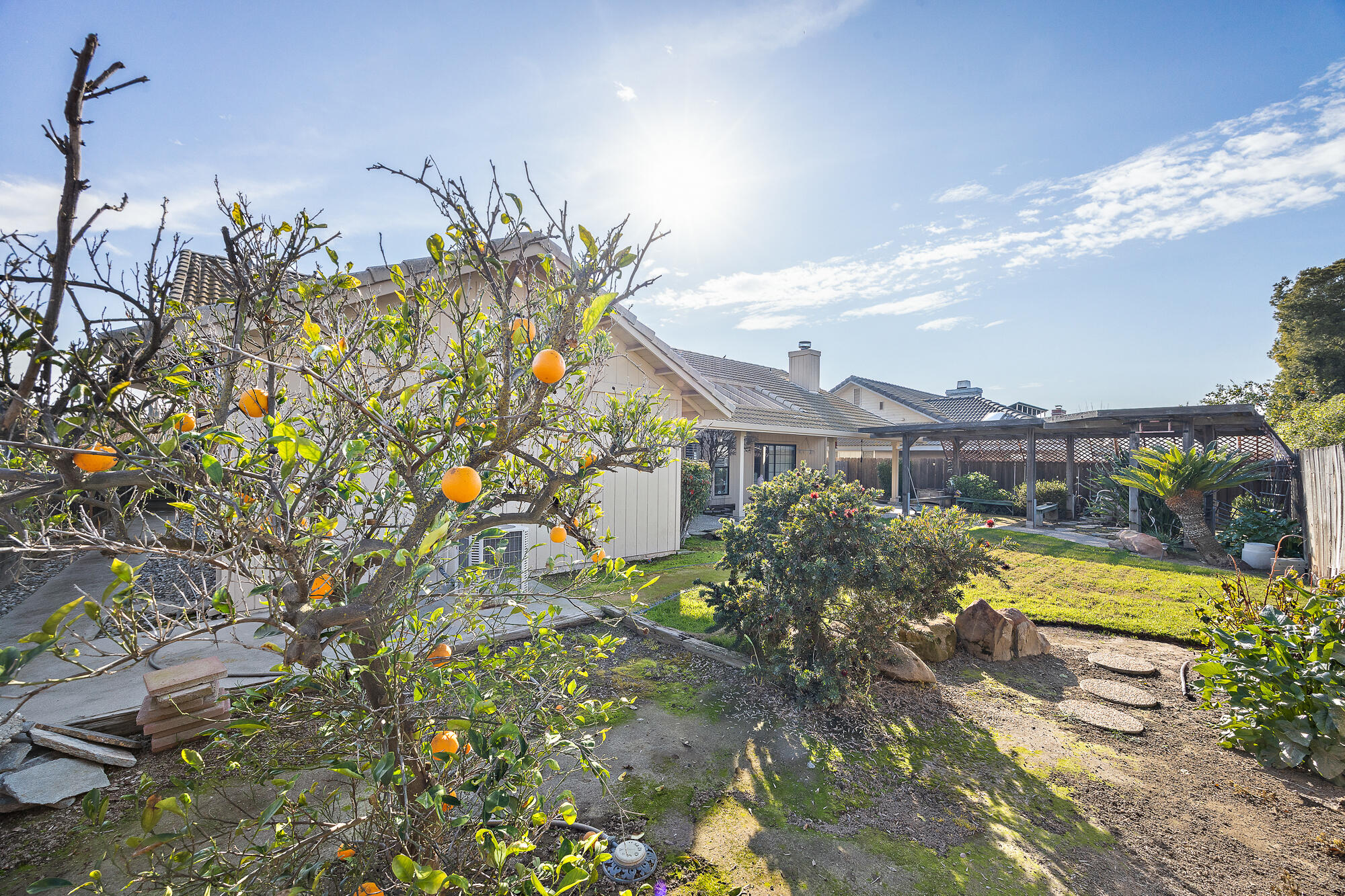 230 W Ash Ave, Hanford, CA 93230