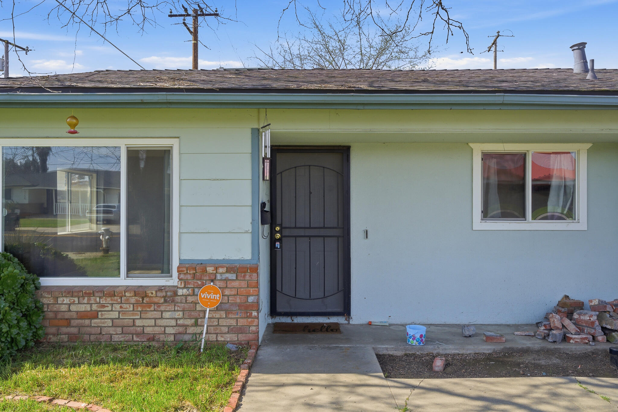 2204 Fairmont Dr, Hanford, CA 93230