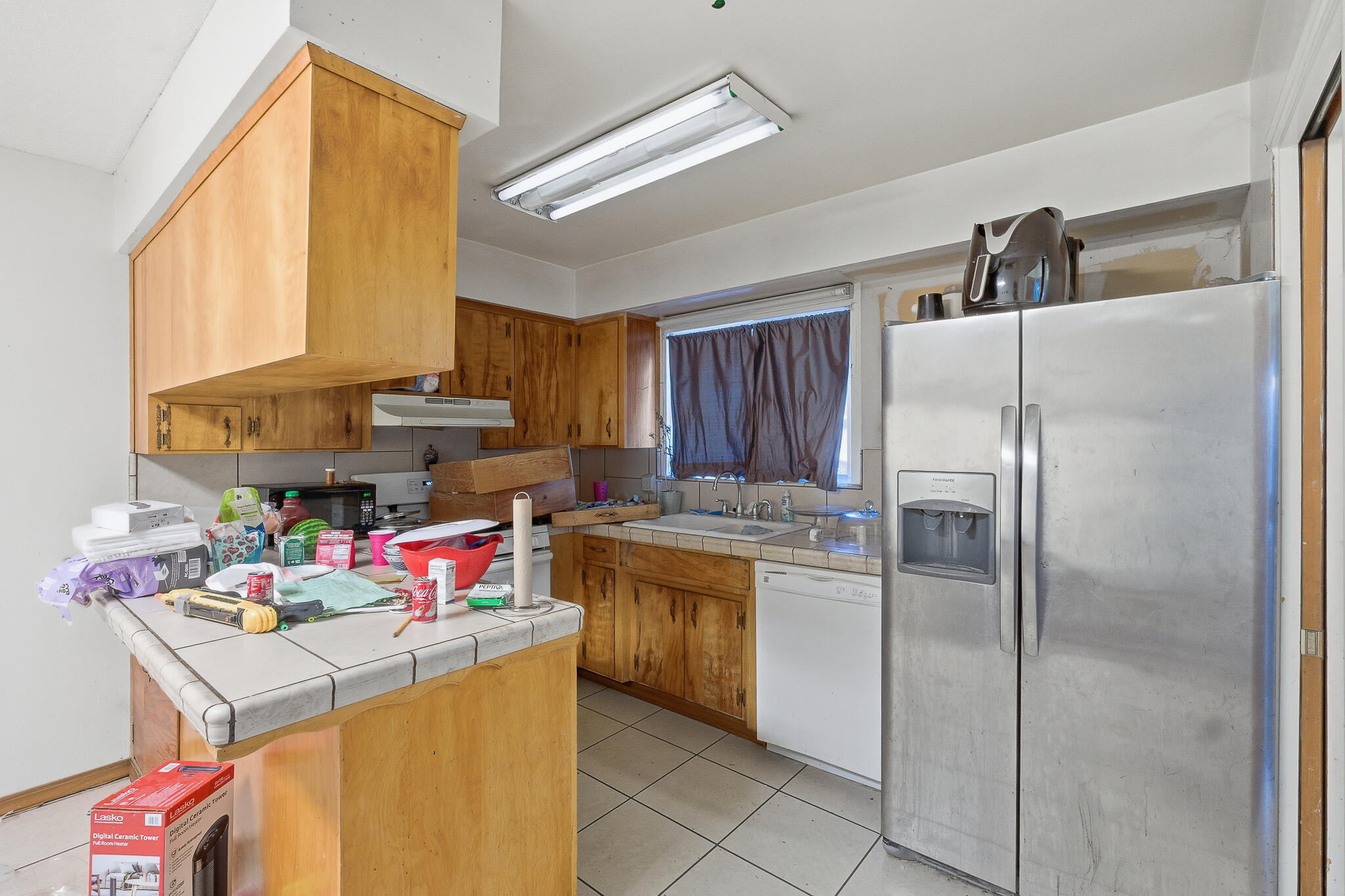 2204 Fairmont Dr, Hanford, CA 93230