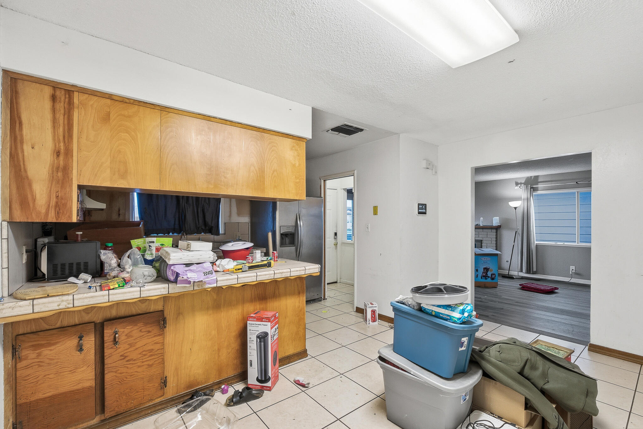 2204 Fairmont Dr, Hanford, CA 93230