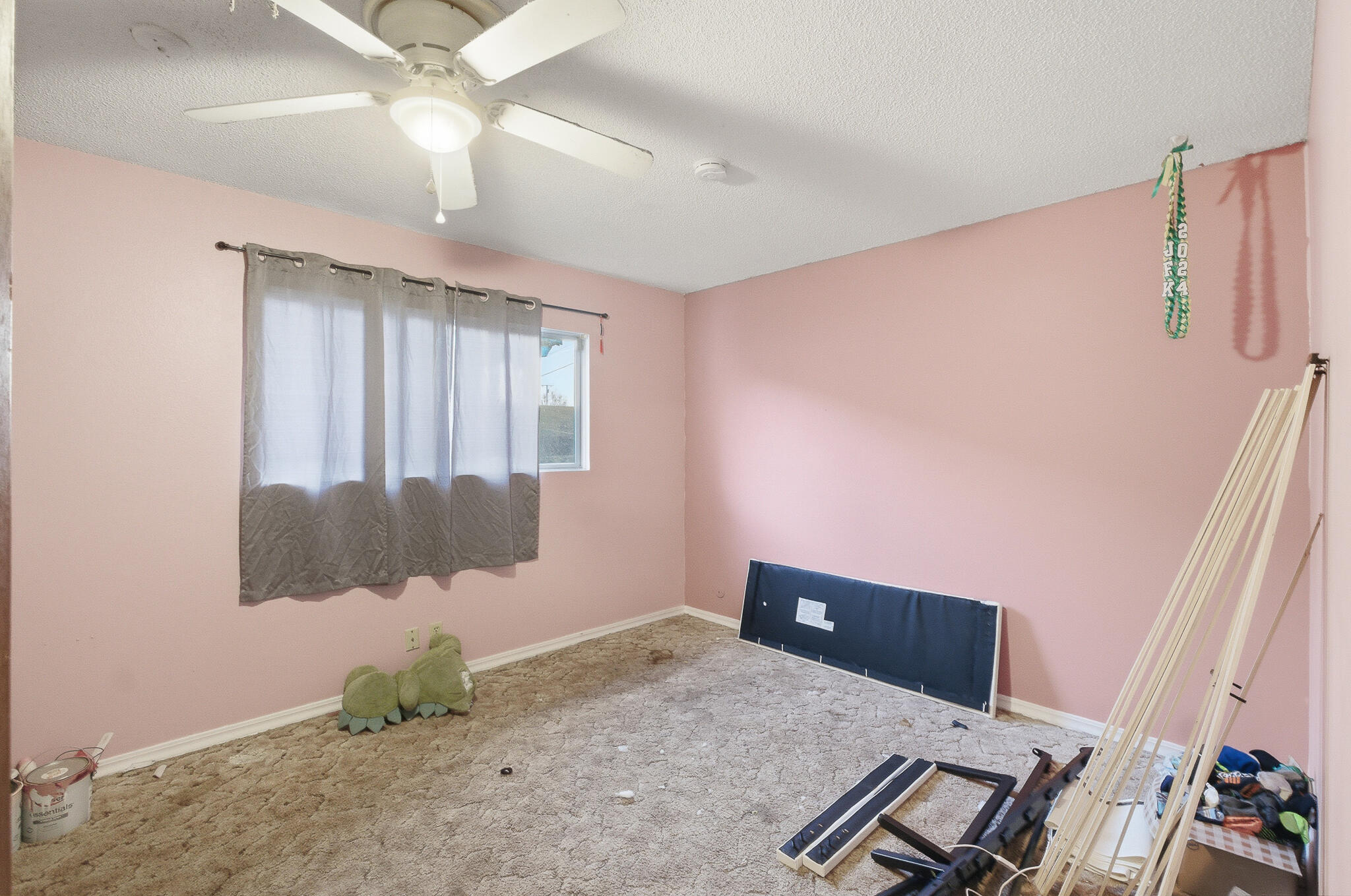 2204 Fairmont Dr, Hanford, CA 93230