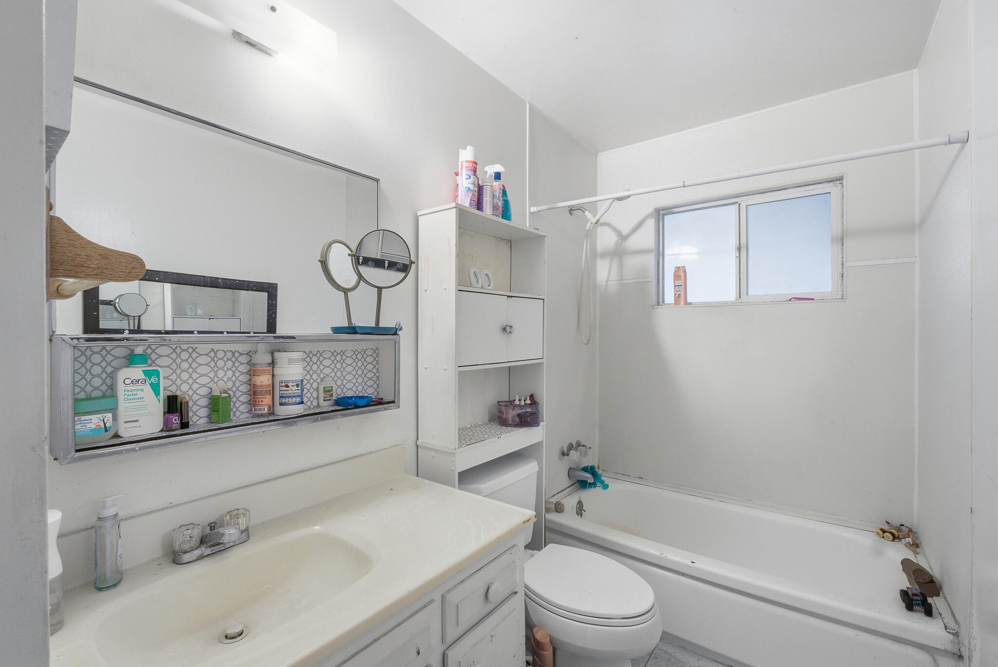 2204 Fairmont Dr, Hanford, CA 93230