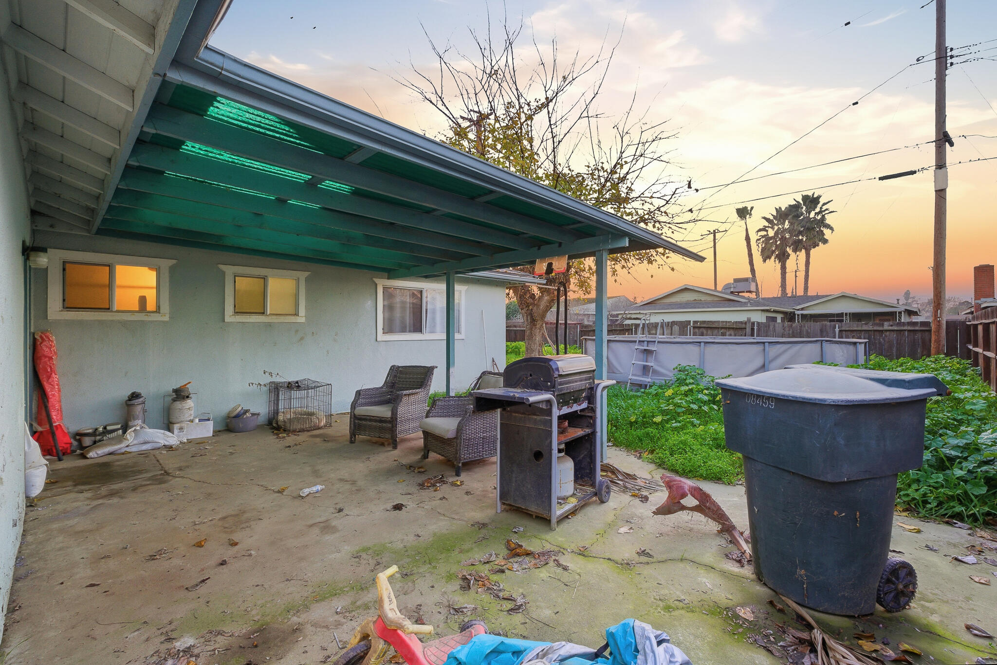 2204 Fairmont Dr, Hanford, CA 93230