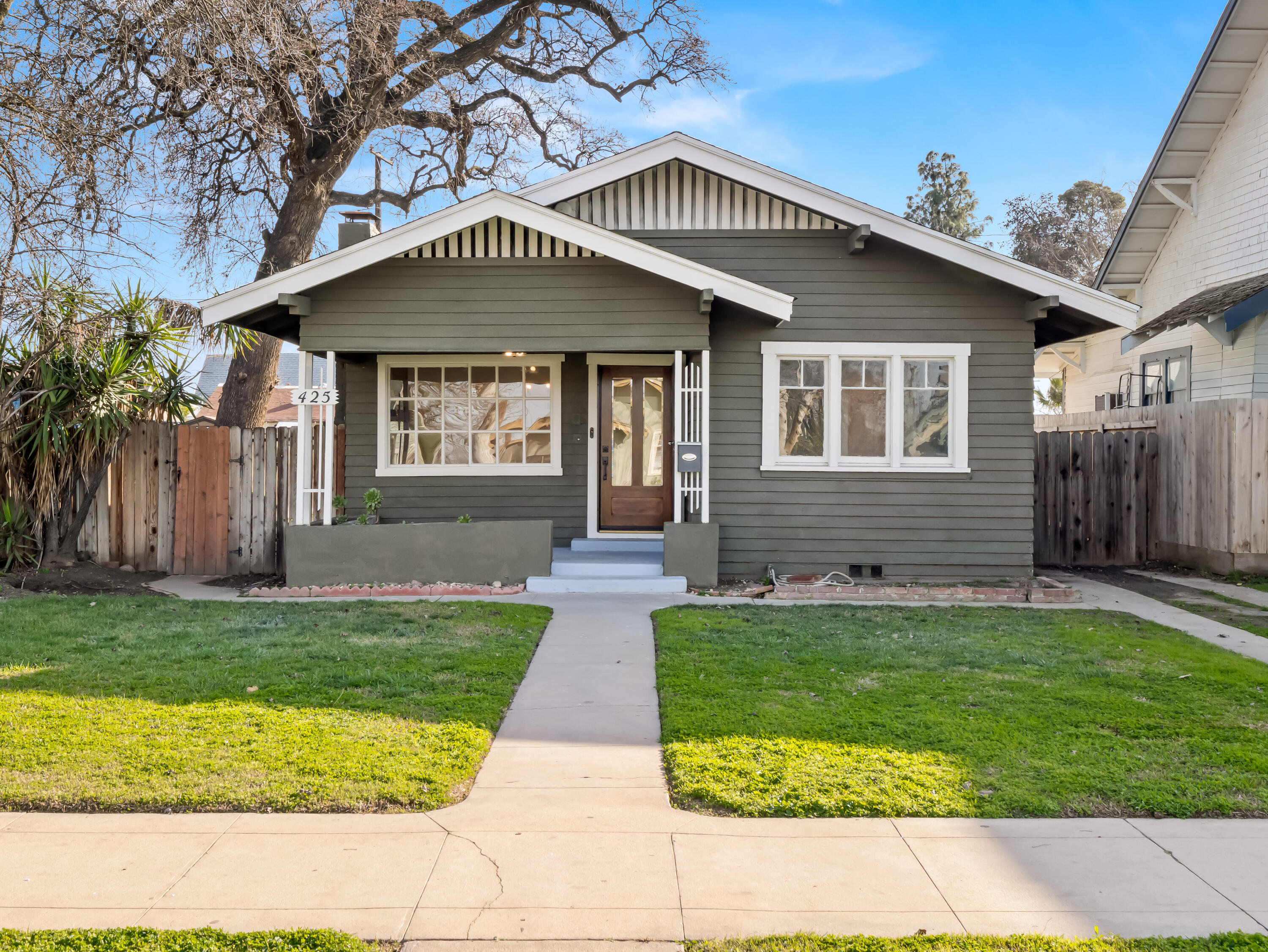 425 W Elm St, Hanford, CA 93230