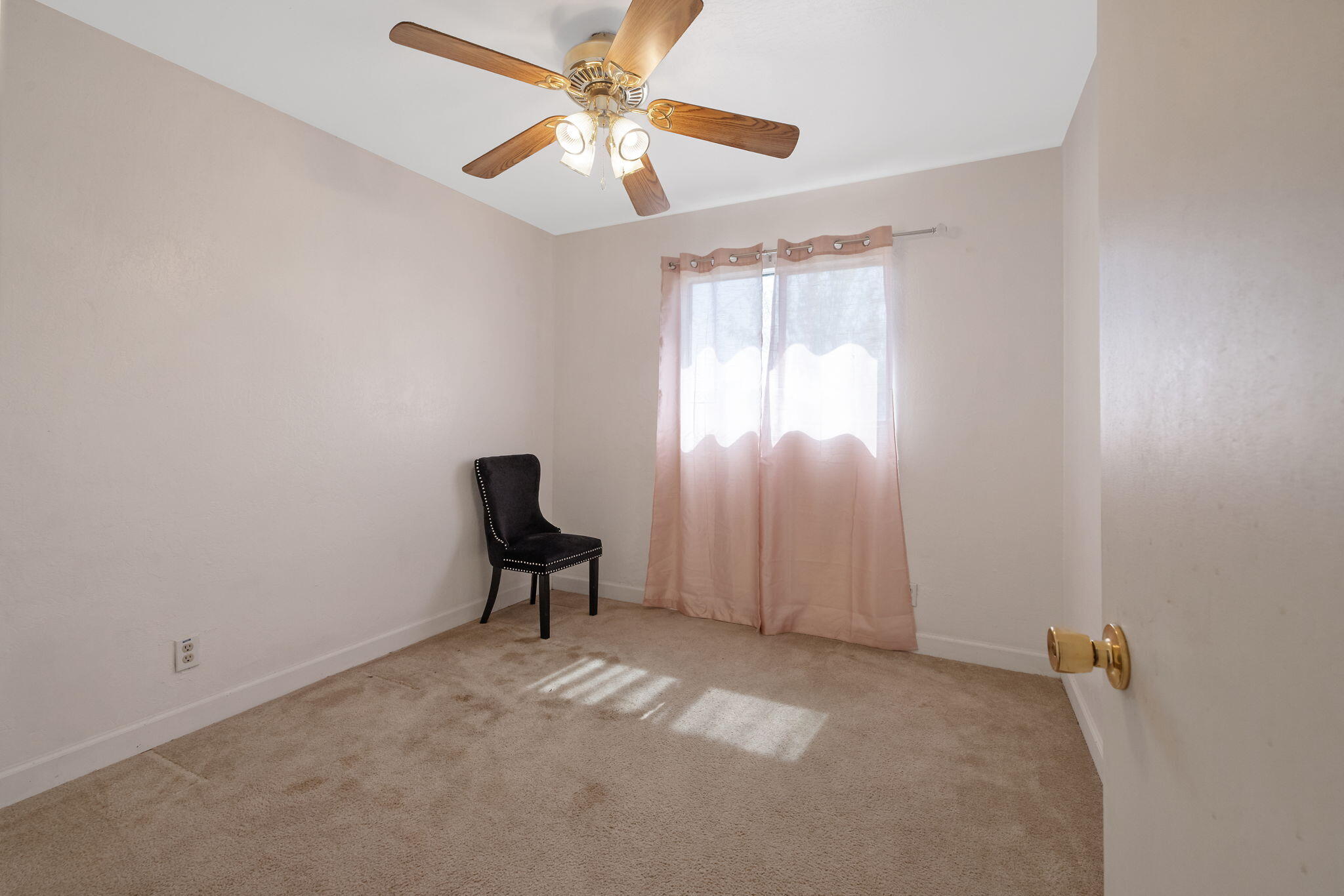 10840 Beverly Dr, Hanford, CA 93230