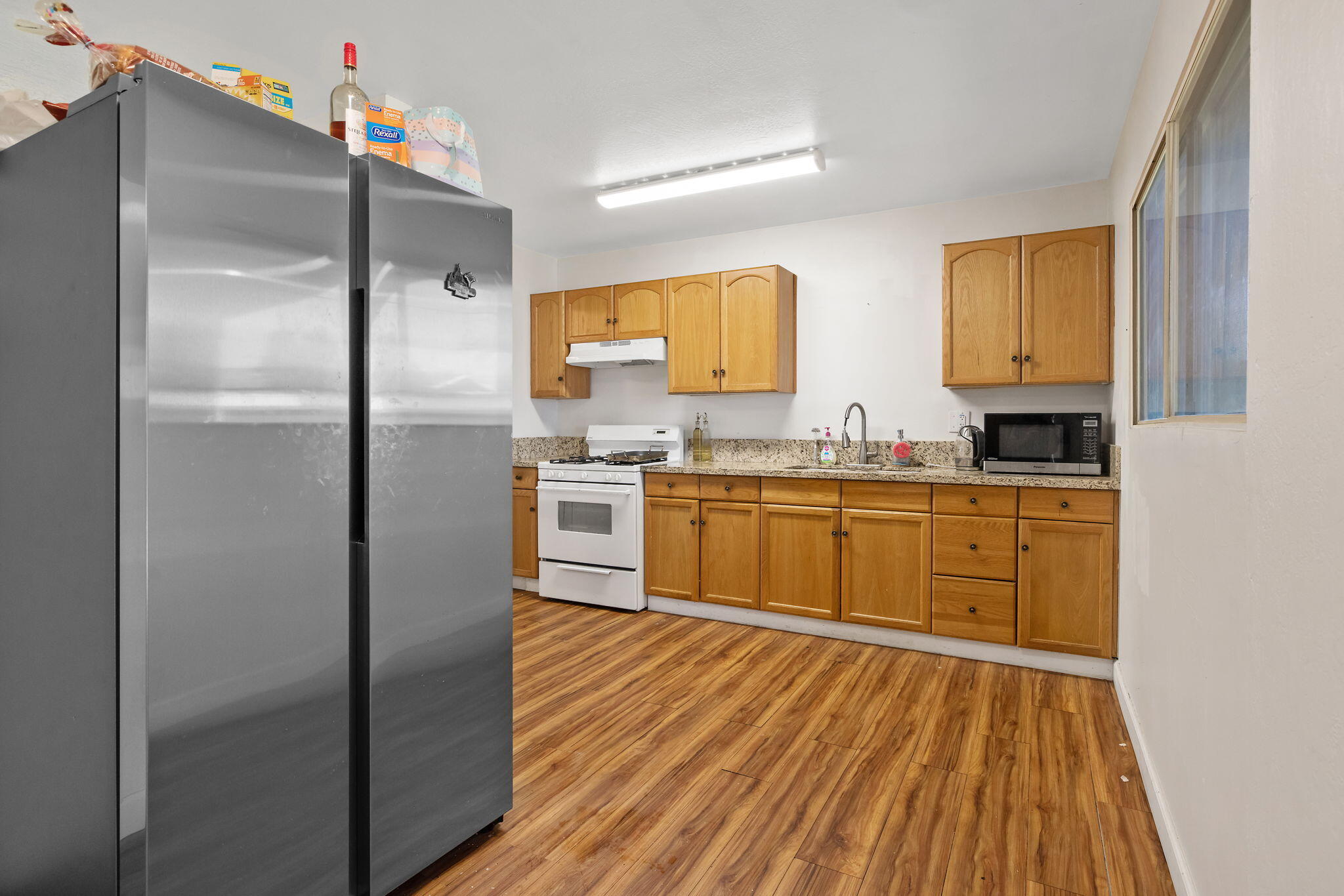 10840 Beverly Dr, Hanford, CA 93230