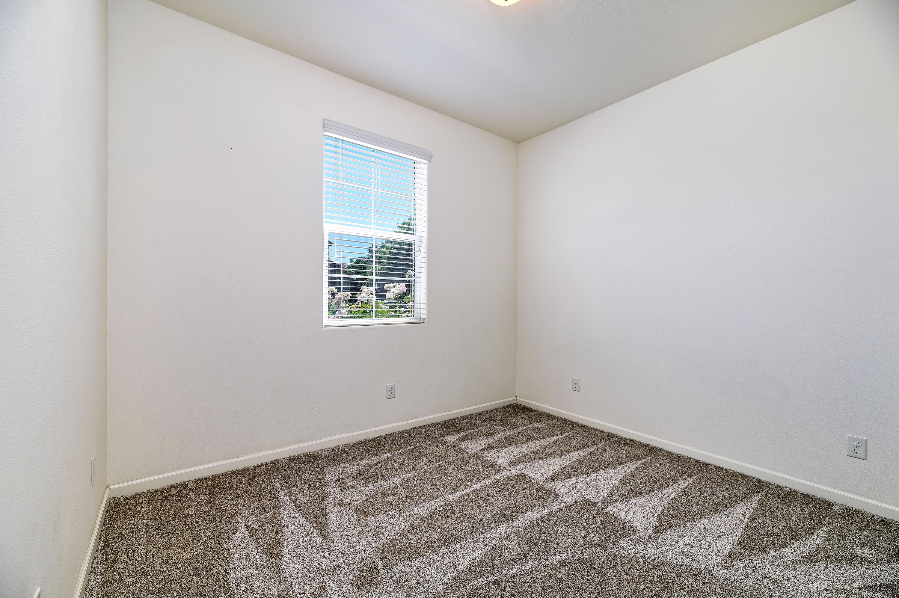 2444 Chardonnay Pl, Hanford, CA 93230