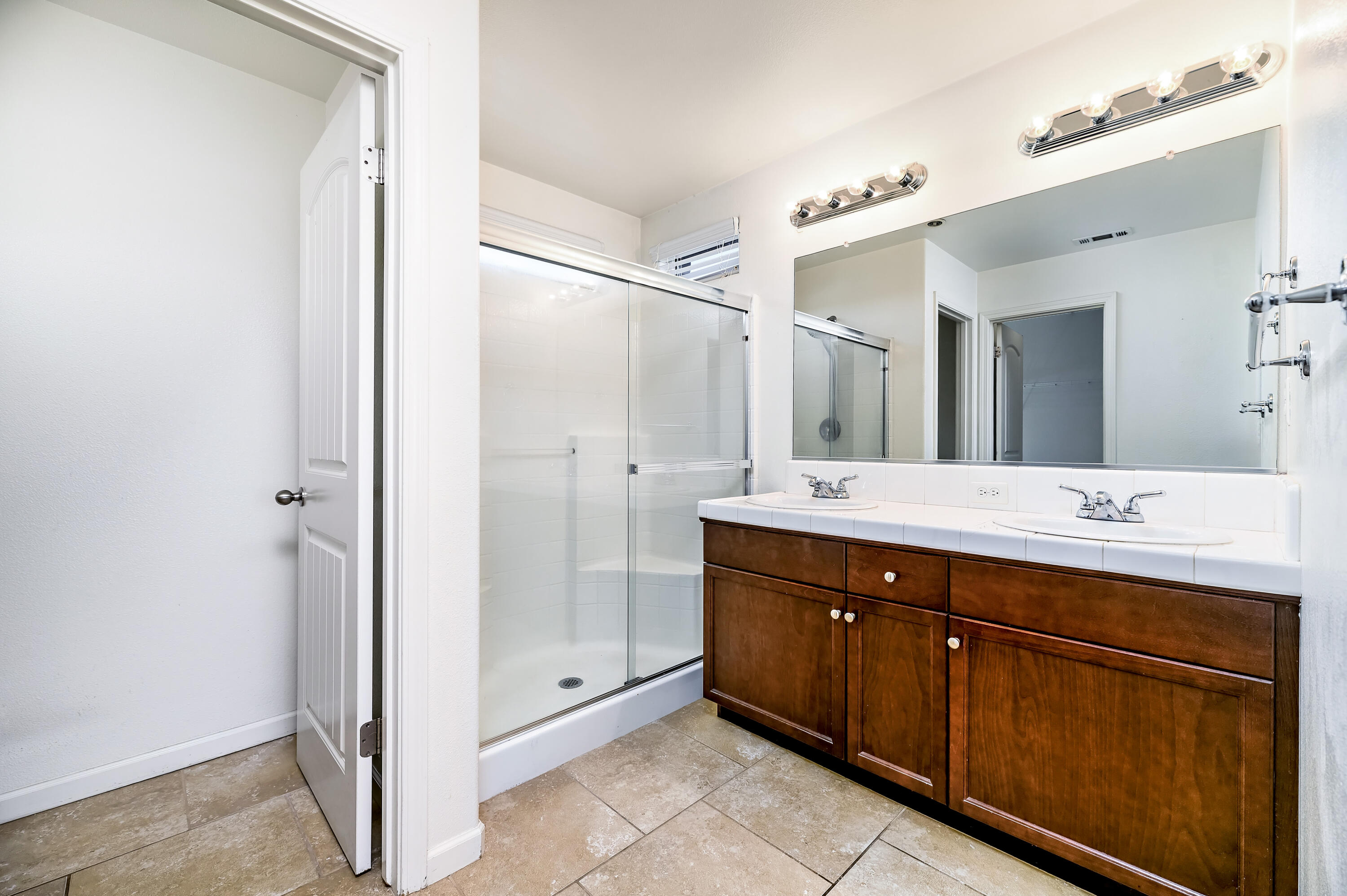 2444 Chardonnay Pl, Hanford, CA 93230