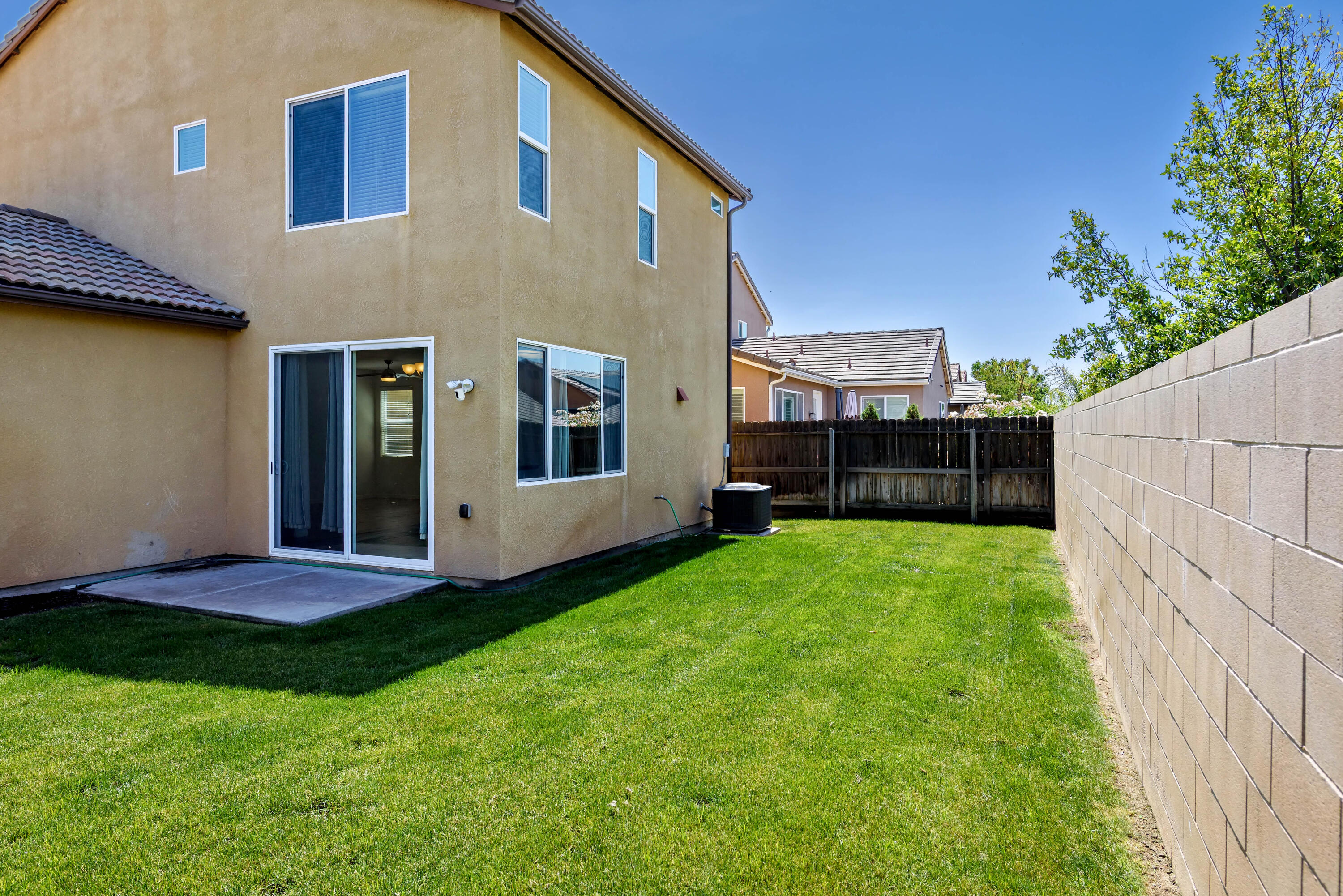 2444 Chardonnay Pl, Hanford, CA 93230